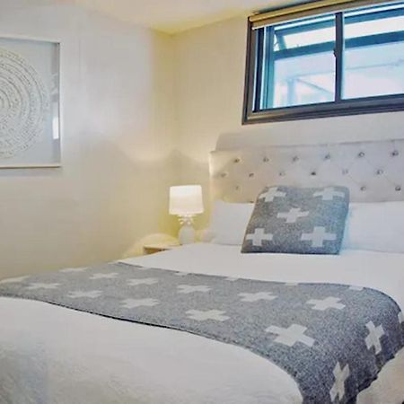 City Fringe Apartment With Sky Tower And City Views 奥克兰 外观 照片